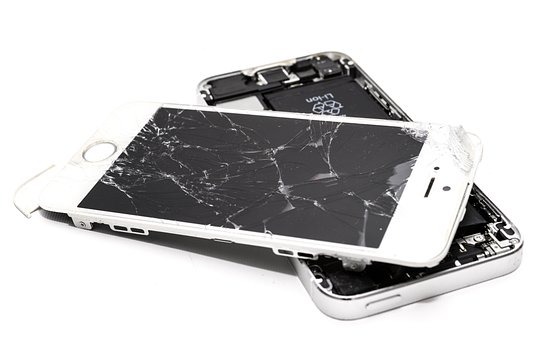 poškodený mobil